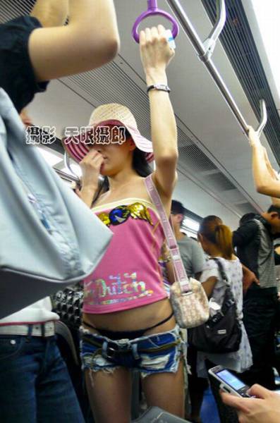 Some Girls On Commute Are Easy On Eyes
