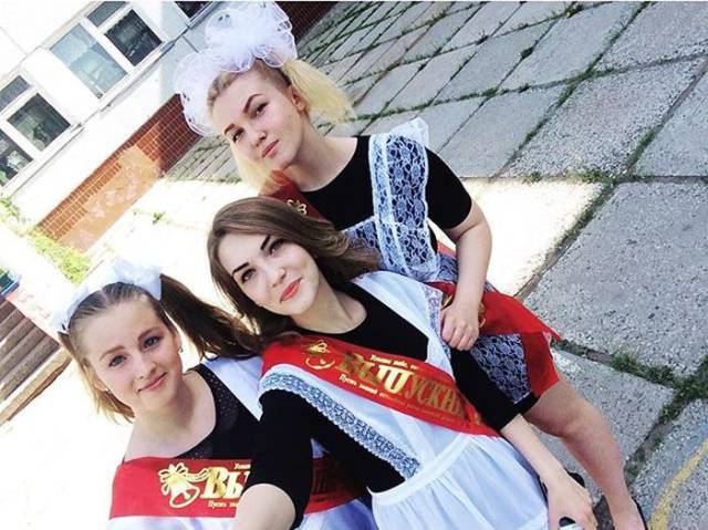 Lovely Russian Schoolgirls On Their Graduation Day