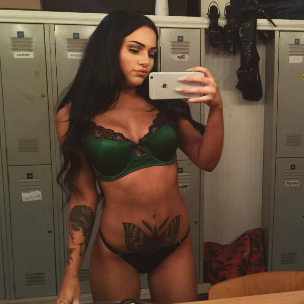 Girls Who Make Tattoos Look Hot