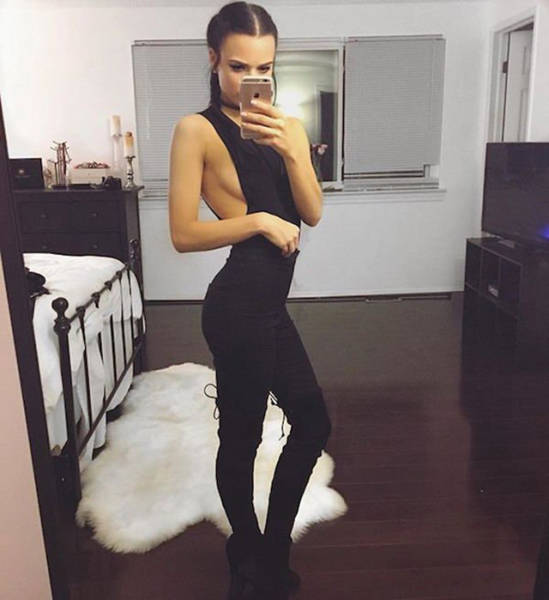 Boys Go Wild for Sideboobs