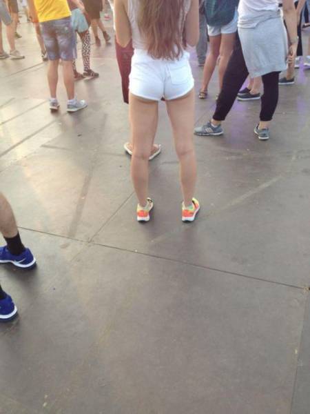 There’s Nothing Better Than Cute Girls’ Tushies