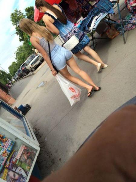 There’s Nothing Better Than Cute Girls’ Tushies