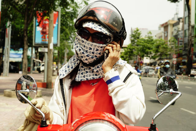 Vietnamese Women Are Obsessed With White Skin