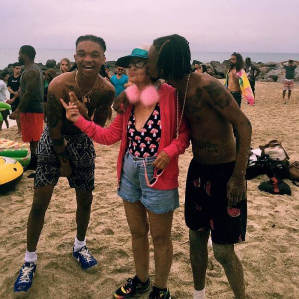 The Most Kick-Ass Granny Strikes Again