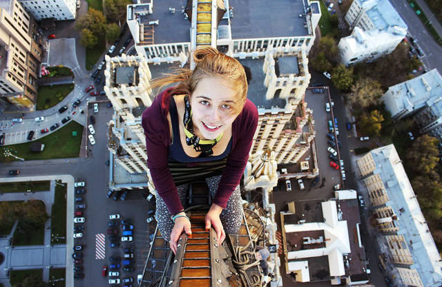 Rooftopper Girl Risks Her Life To Take Impressive Shots