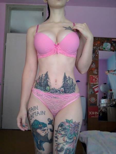 Sexy Girls Who Like Ink