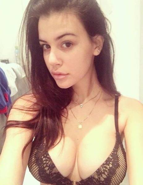 Girls Who Have a Certain Chest Appeal