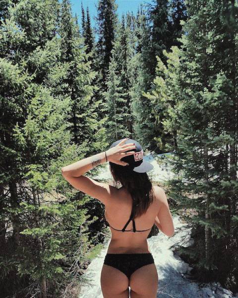 Girls Put Their Best Butts Forward