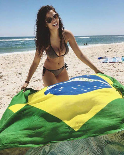 Beautiful Babes in Skimpy Bikinis