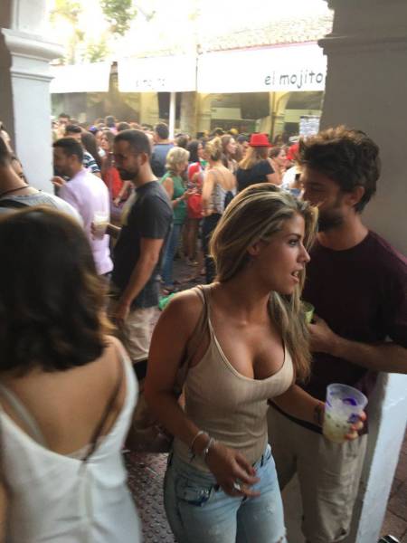 Girls With Beautiful Boobs Are A Mouthwatering Sight