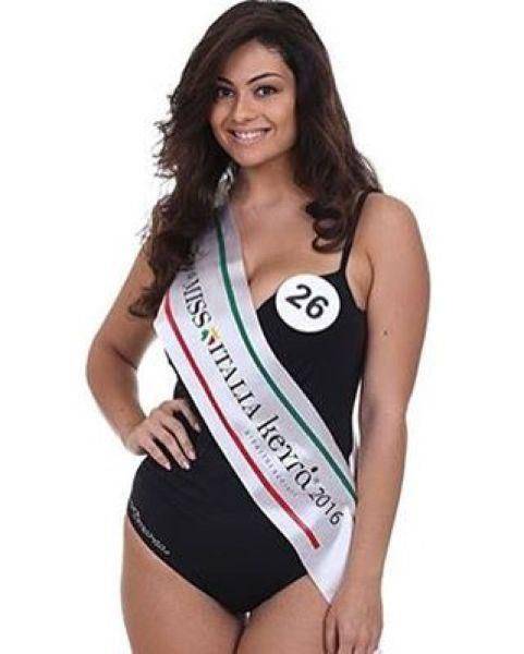 Italian Model Gets Body-Shamed For Having Curves