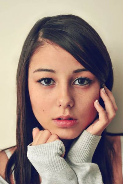 There Are Beautiful Girls Here