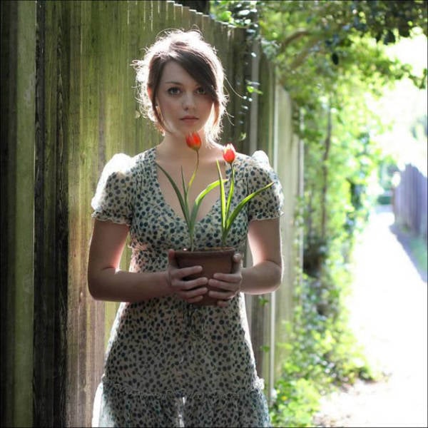 There Are Beautiful Girls Here