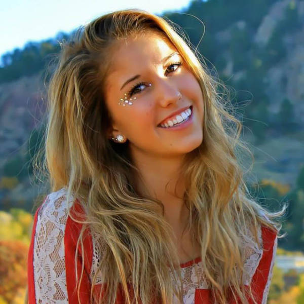 There Are Beautiful Girls Here