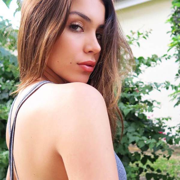 There Are Beautiful Girls Here