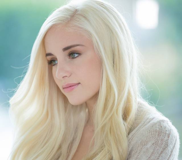 There Are Beautiful Girls Here