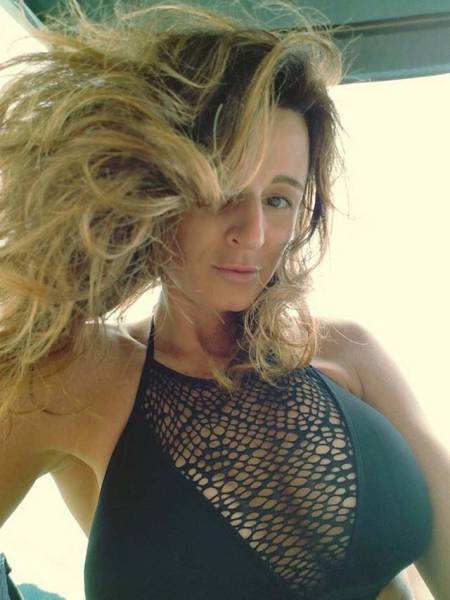 Girls Who Make Mesh Dress Look Amazing