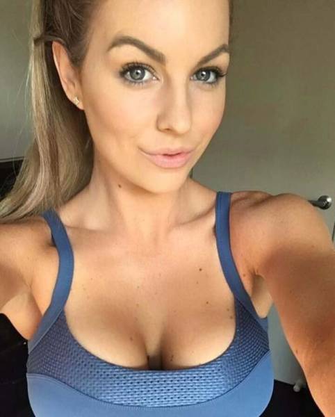 Fit Girls In Sports Bras Are Sexy AF