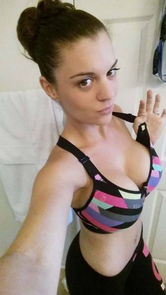 Fit Girls In Sports Bras Are Sexy AF