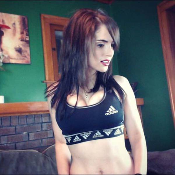 Fit Girls In Sports Bras Are Sexy AF