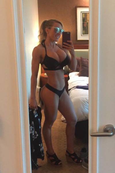 Beautiful Babes in Skimpy Bikinis