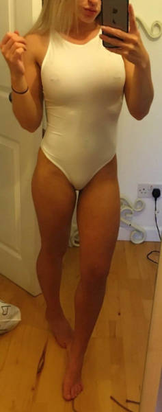 Braless Girls Let Their Boobs Hang Free