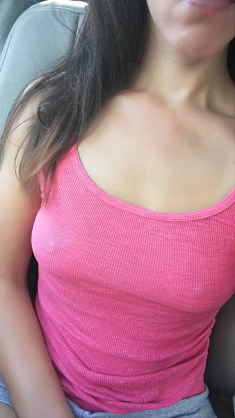 Braless Girls Let Their Boobs Hang Free