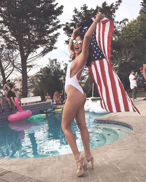 Boys Go Wild for Sideboobs