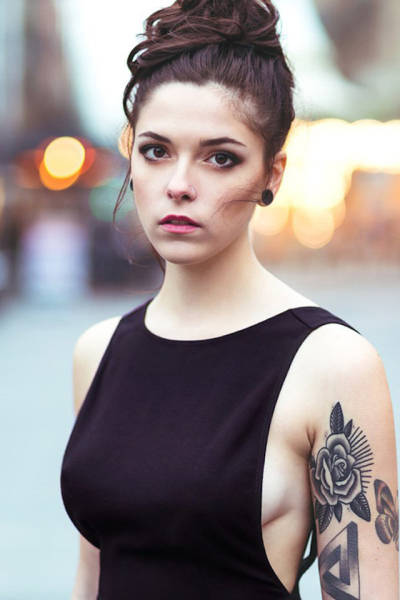 Boys Go Wild for Sideboobs