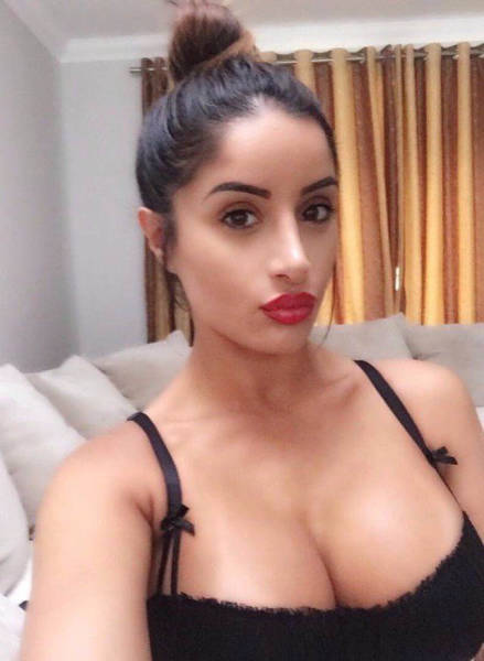 Girls With Beautiful Boobs Are A Mouthwatering Sight