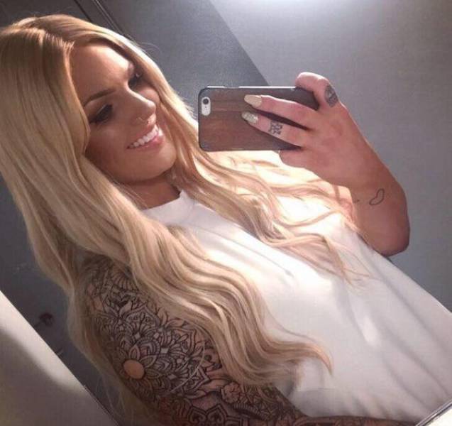 Girl Puts Her Tushie Up For Auction…