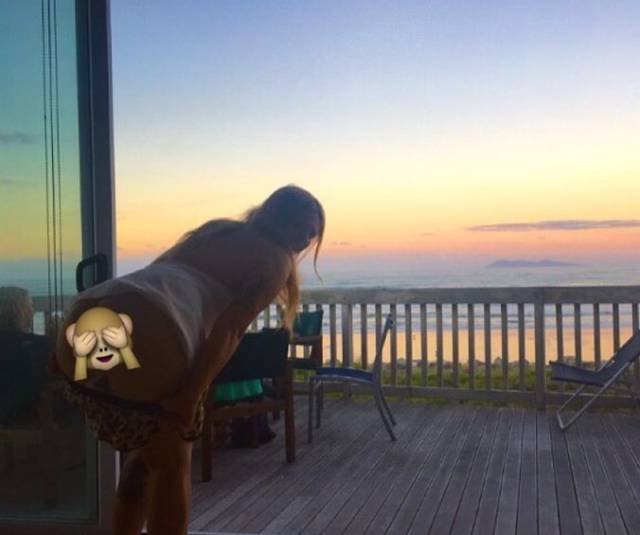 Girl Puts Her Tushie Up For Auction…