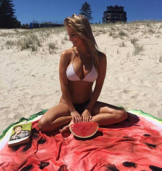 Girls With Beautiful Boobs Are A Mouthwatering Sight